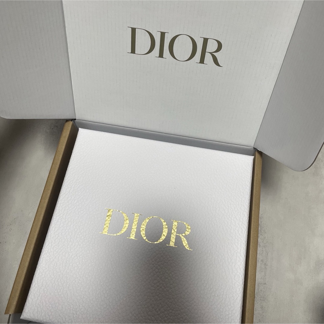 Christian Dior(クリスチャンディオール)の新品未使用♡DIOR限定ノベルティホリデーリース♡レア ハンドメイドのフラワー/ガーデン(リース)の商品写真