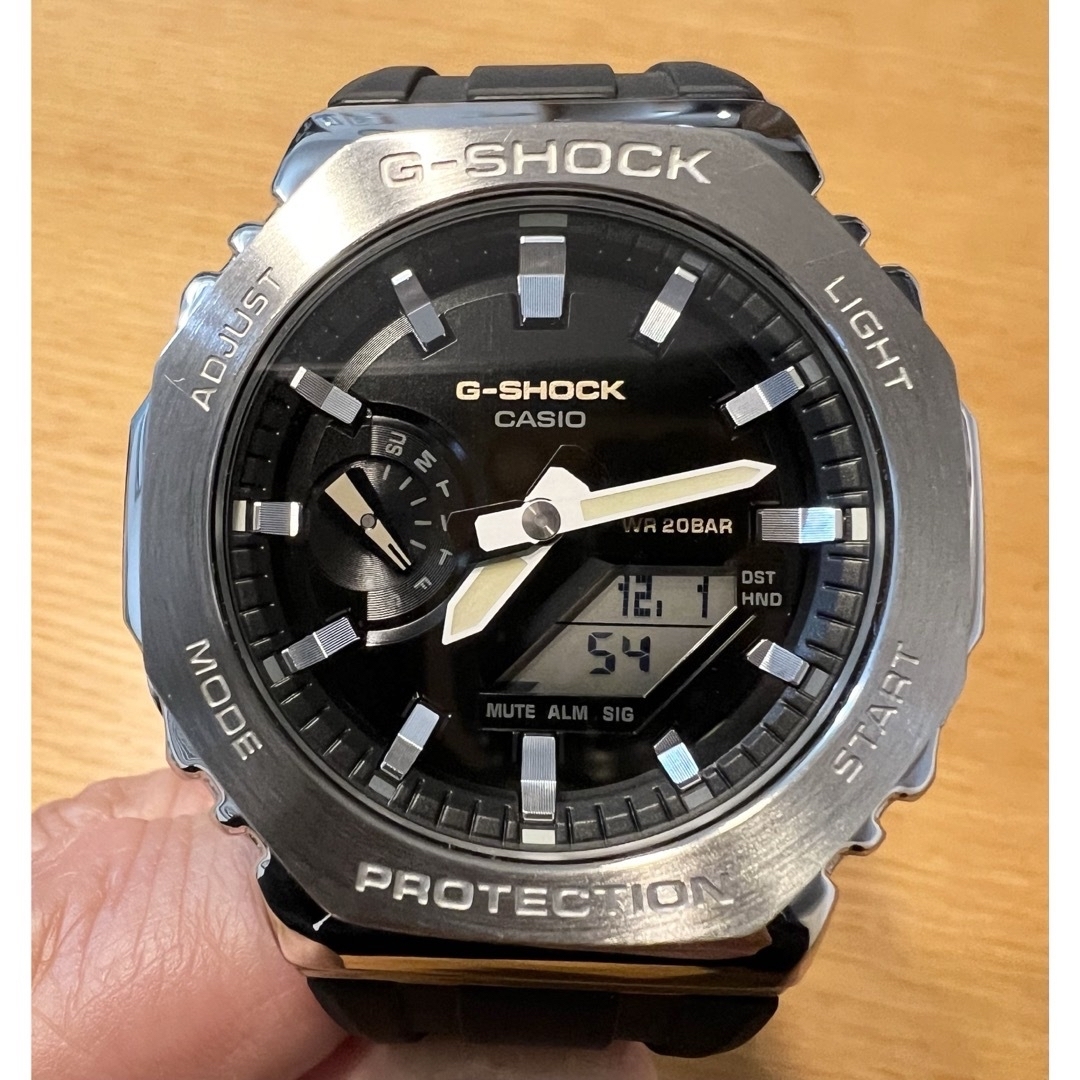 G-SHOCK(ジーショック)の美品　G-SHOCK  GM-2100C-5AJF メンズの時計(腕時計(デジタル))の商品写真