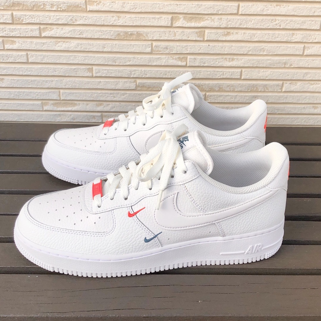 美品 NIKE WMNS AIR FORCE 1 ナイキ エア フォース ESS | フリマアプリ ラクマ