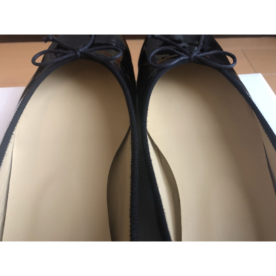 eue diffusion(ノイエディフュージョン)のノイエ ディフュージョン 黒エナメル バレエシューズ 24.0cm レディースの靴/シューズ(バレエシューズ)の商品写真