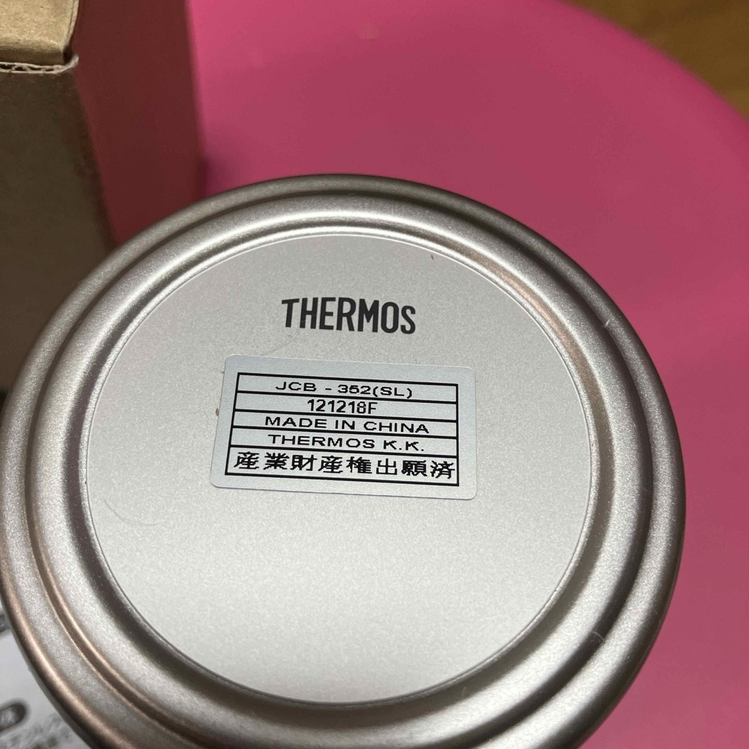 THERMOS(サーモス)のTHERMOS非売品　シルバー スペーシアGEARJCB350用・保冷缶ホルダー スポーツ/アウトドアのアウトドア(その他)の商品写真