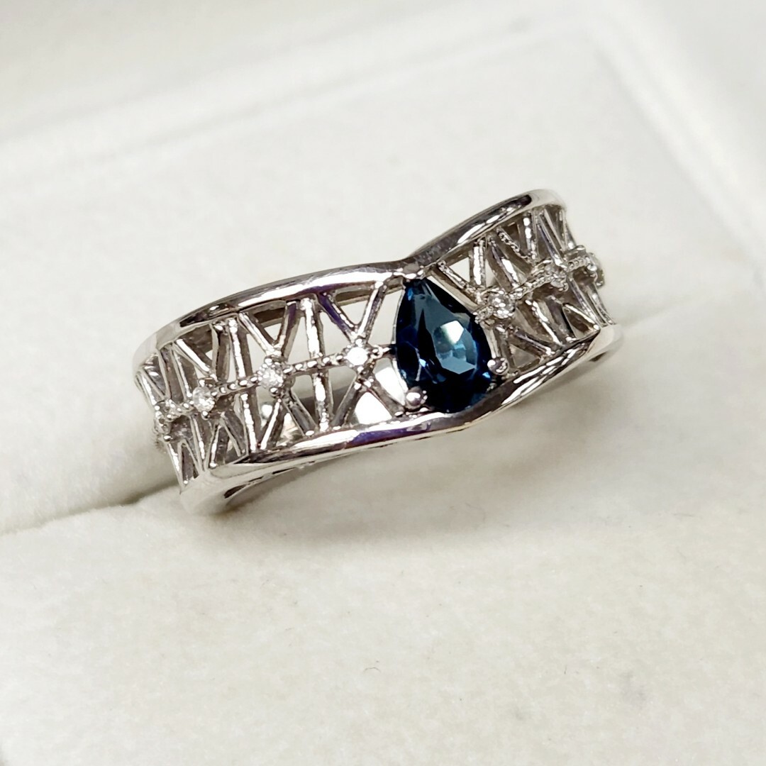 【極美品】k18wg 天然ダイヤ付き ブルートパーズ リング レディースのアクセサリー(リング(指輪))の商品写真