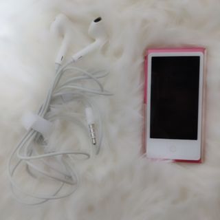 アイポッド(iPod)の【ジャンク】Apple　iPod nano　第7世代　16G　RED(ポータブルプレーヤー)