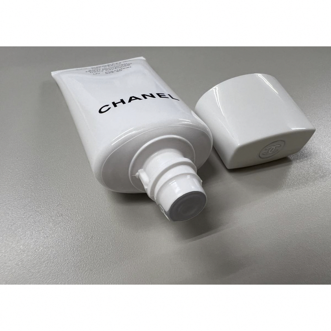 CHANEL(シャネル)の新品 CHANEL シャネル UV エサンシエ日焼け止めジェルクリーム 30ml コスメ/美容のボディケア(日焼け止め/サンオイル)の商品写真