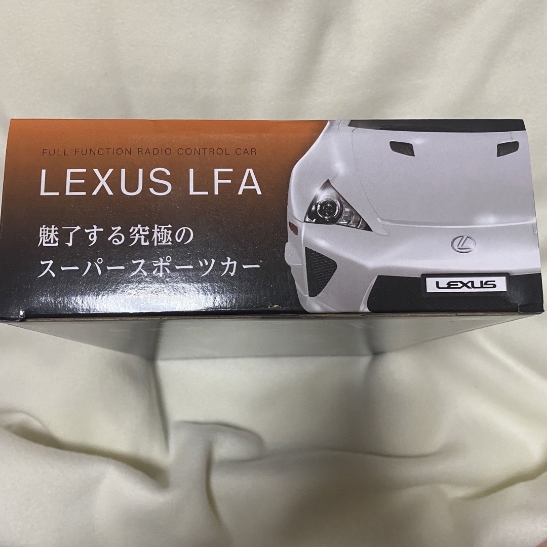 トヨタ(トヨタ)のLEXUS LFA レクサス ラジコン ホワイト 白 エンタメ/ホビーのおもちゃ/ぬいぐるみ(ホビーラジコン)の商品写真