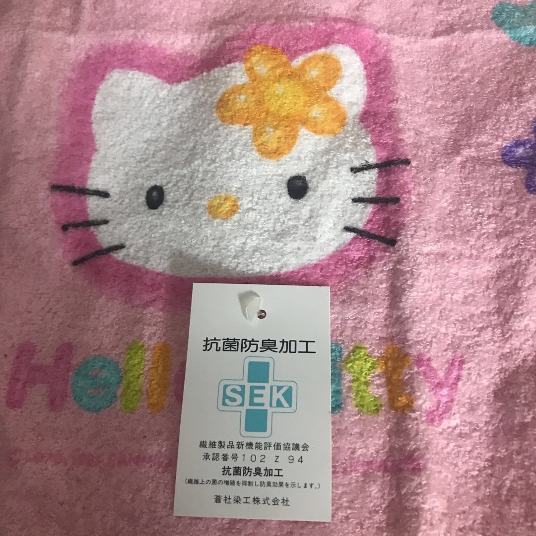 サンリオ(サンリオ)の♡新品♡HELLO KITTY♡ハローキティ♡キティ♡タオルハンカチ♡タオル♡ インテリア/住まい/日用品の日用品/生活雑貨/旅行(タオル/バス用品)の商品写真