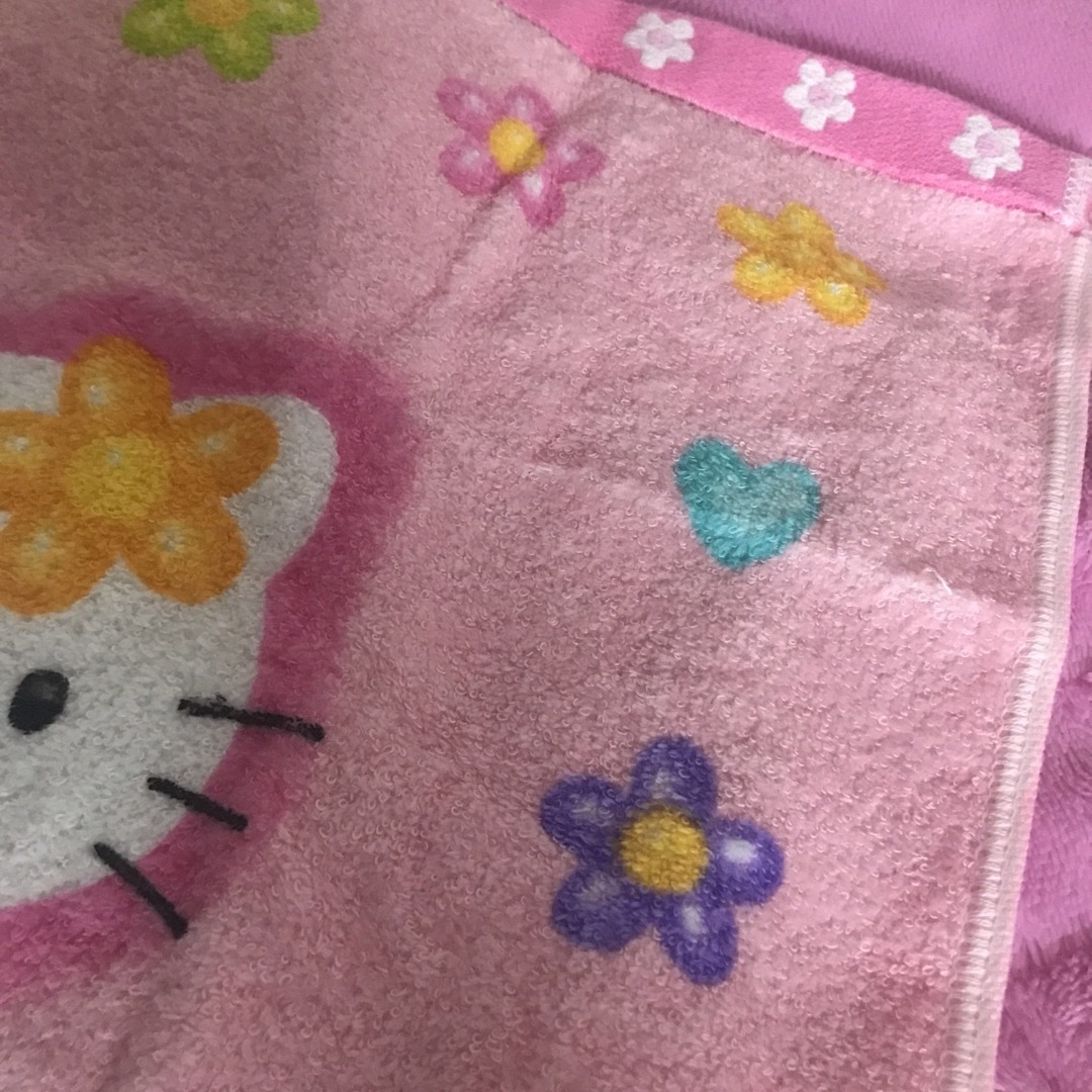 サンリオ(サンリオ)の♡新品♡HELLO KITTY♡ハローキティ♡キティ♡タオルハンカチ♡タオル♡ インテリア/住まい/日用品の日用品/生活雑貨/旅行(タオル/バス用品)の商品写真