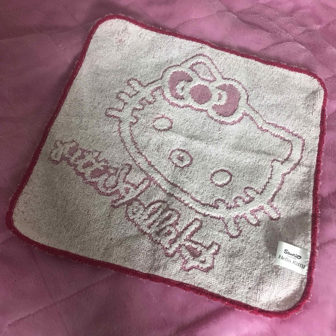 サンリオ(サンリオ)の♡新品♡HELLO KITTY♡ハローキティ♡キティ♡タオルハンカチ♡タオル♡ エンタメ/ホビーのアニメグッズ(タオル)の商品写真