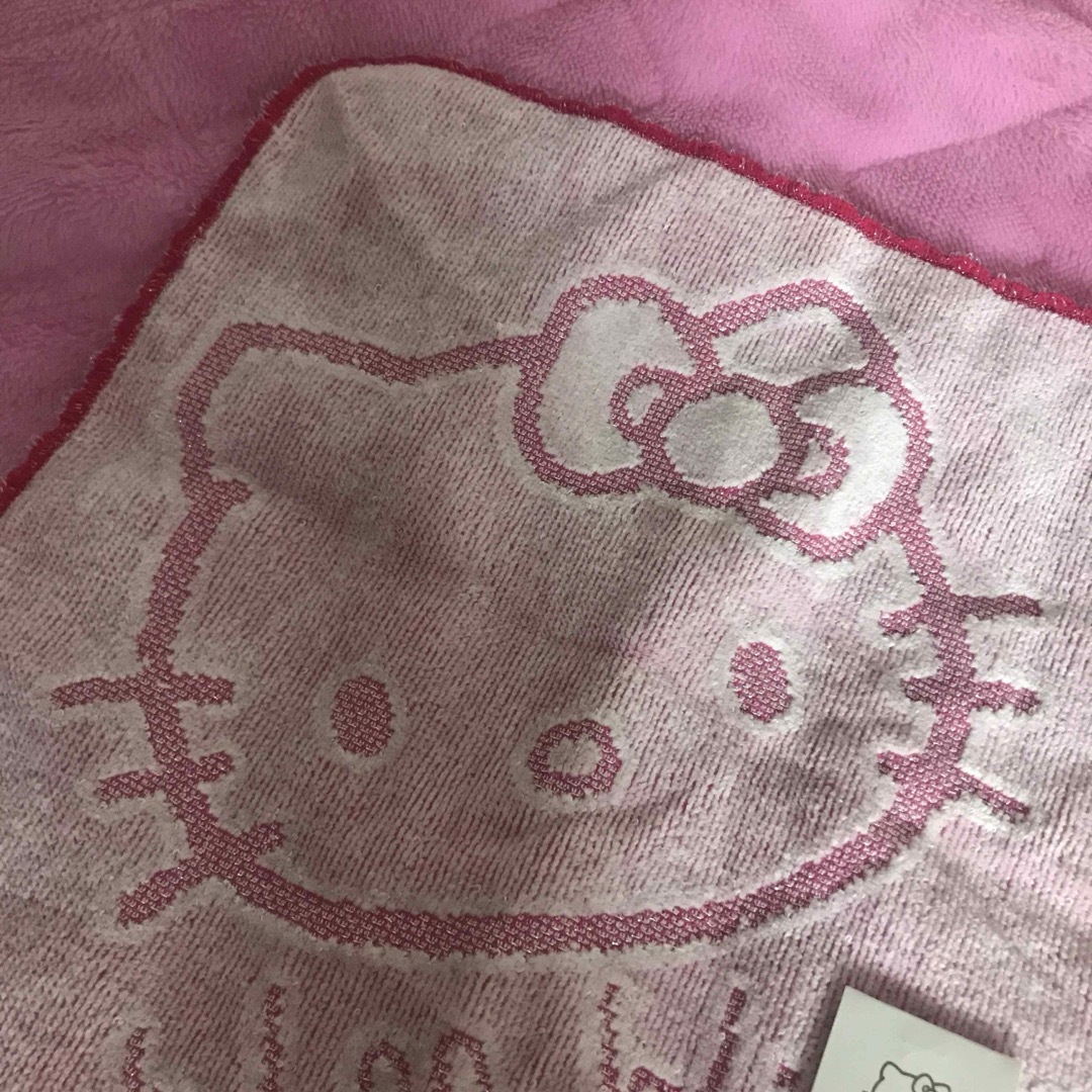 サンリオ(サンリオ)の♡新品♡HELLO KITTY♡ハローキティ♡キティ♡タオルハンカチ♡タオル♡ エンタメ/ホビーのアニメグッズ(タオル)の商品写真