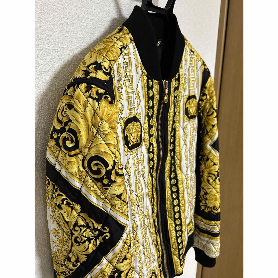 VERSACE(ヴェルサーチ)の【大人の色気】ゴージャスVERSACE！バロック柄シルクジャケット　44 メンズのジャケット/アウター(ブルゾン)の商品写真