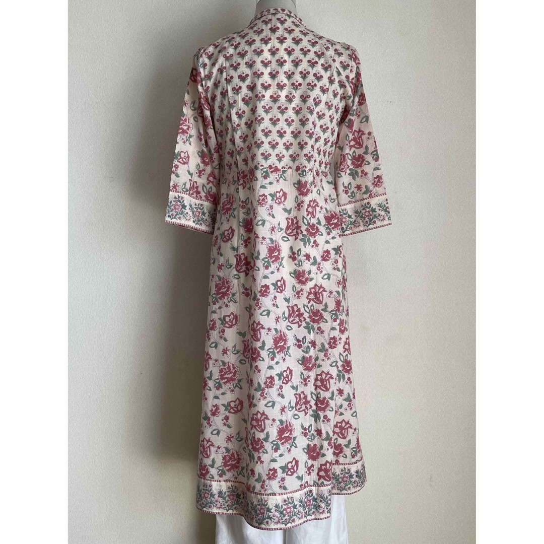 ブロックプリント　クルタ　インド民族衣装　M  クリーム×ピンク レディースのワンピース(ロングワンピース/マキシワンピース)の商品写真