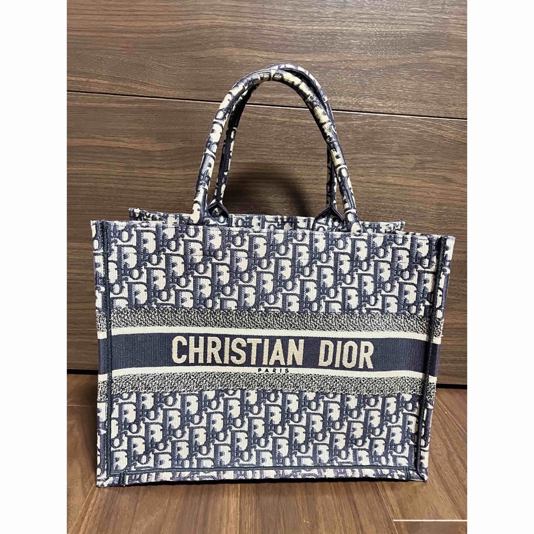 Christian Dior(クリスチャンディオール)のクリスチャンディオール　ブックトート　ミディアム（旧スモール） レディースのバッグ(トートバッグ)の商品写真