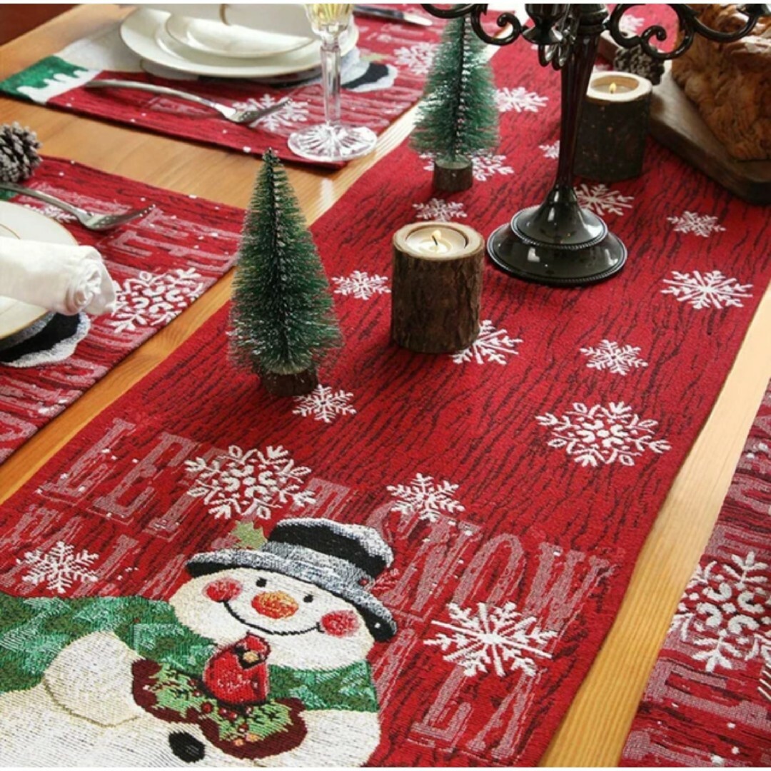 【訳あり品】北欧風テーブルランナー　赤　雪だるま　クリスマス　スノーマン インテリア/住まい/日用品のキッチン/食器(テーブル用品)の商品写真