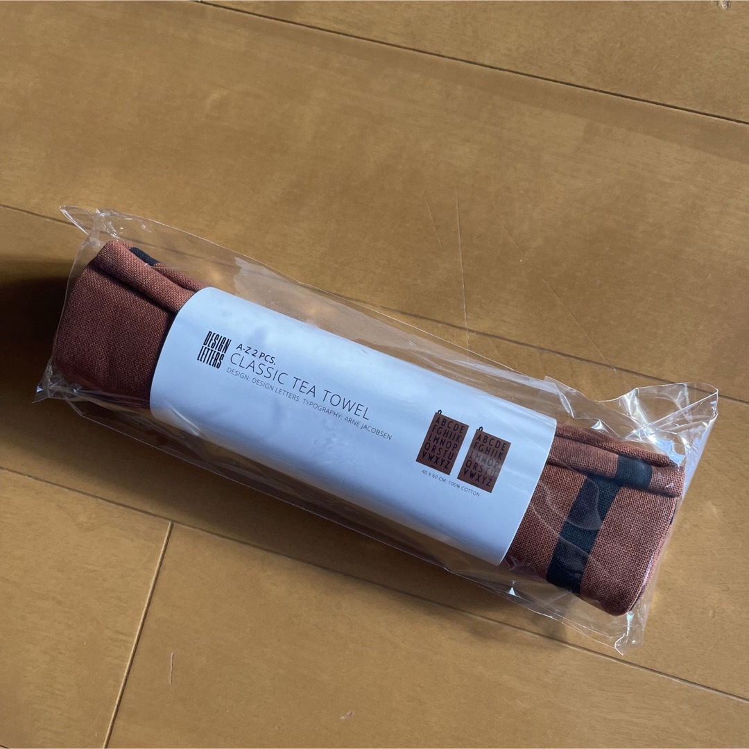 Arne Jacobsen(アルネヤコブセン)のデザインレターズ　ティータオル　新品　ブラウン　1枚の値段 インテリア/住まい/日用品のキッチン/食器(テーブル用品)の商品写真