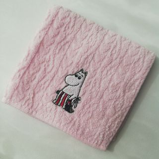 ムーミン(MOOMIN)のムーミン　ムーミンママ　ピンク　ハンカチ　ハンドタオル　刺繍　シンプル　北欧(ハンカチ)