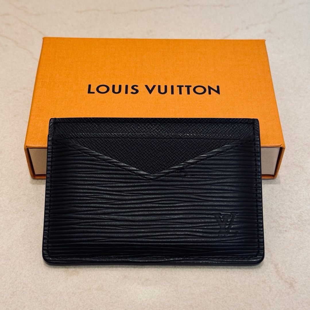 LOUIS VUITTON(ルイヴィトン)の【極美品】ルイヴィトン エピ カードケース ネオ・ポルトカルト M67210 メンズのファッション小物(名刺入れ/定期入れ)の商品写真