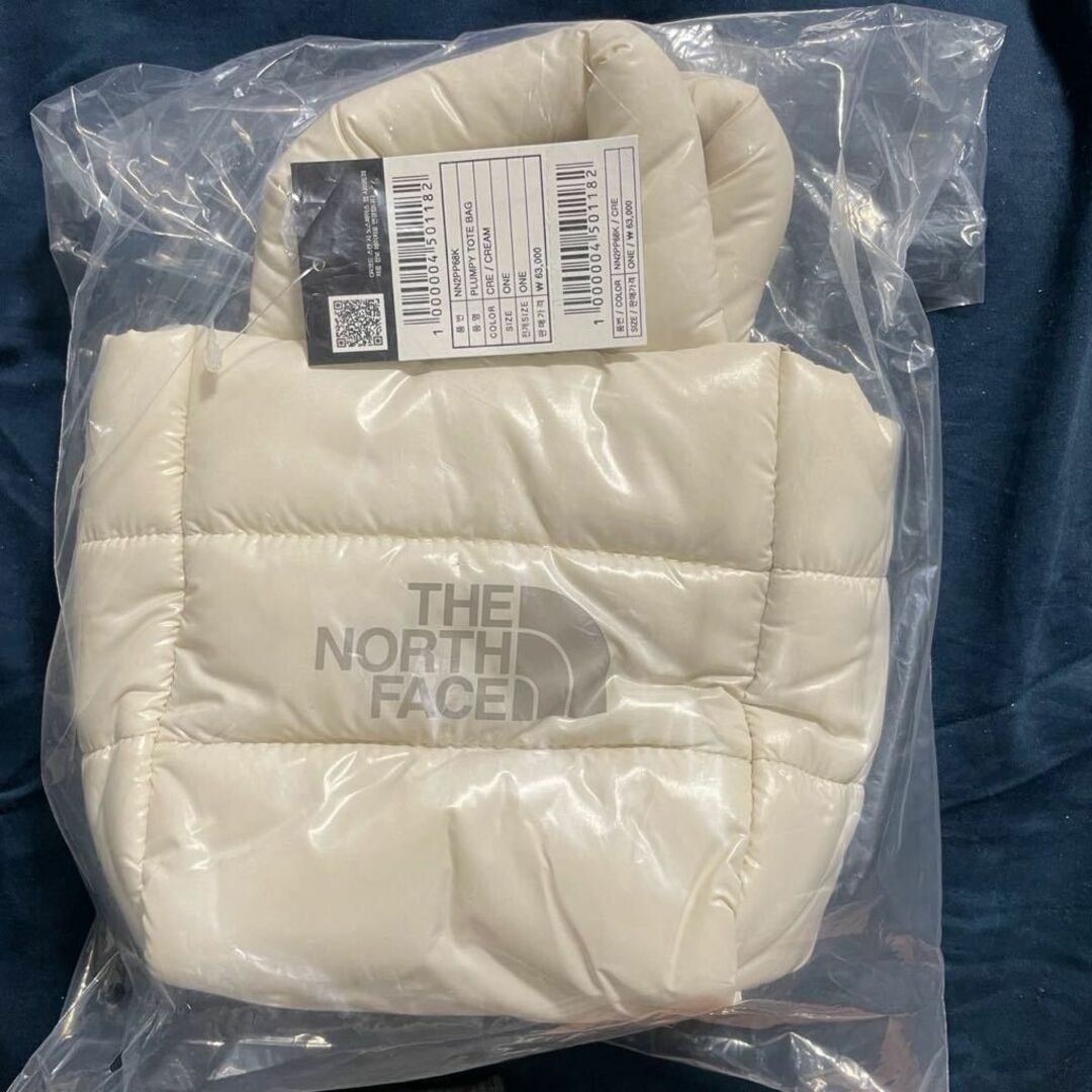 THE NORTH FACE(ザノースフェイス)の【韓国限定】ノースフェイス ホワイトレーベル CREAM トートバッグ レディースのバッグ(ショルダーバッグ)の商品写真