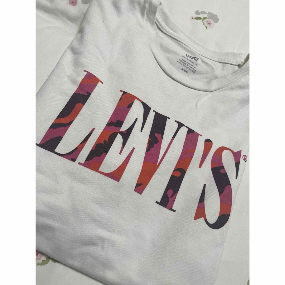 Levi's(リーバイス)のLEVI’S リーバイス Tシャツ 迷彩ロゴ レディースのトップス(Tシャツ(半袖/袖なし))の商品写真