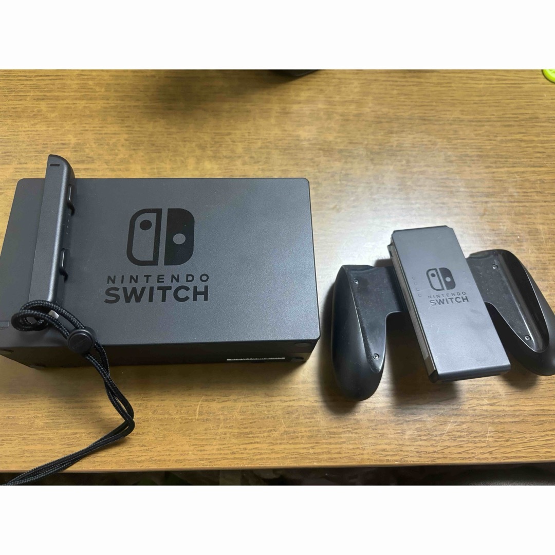 Nintendo Switch(ニンテンドースイッチ)のNintendo Switch ゲーム機本体＋付属品 エンタメ/ホビーのゲームソフト/ゲーム機本体(携帯用ゲーム機本体)の商品写真