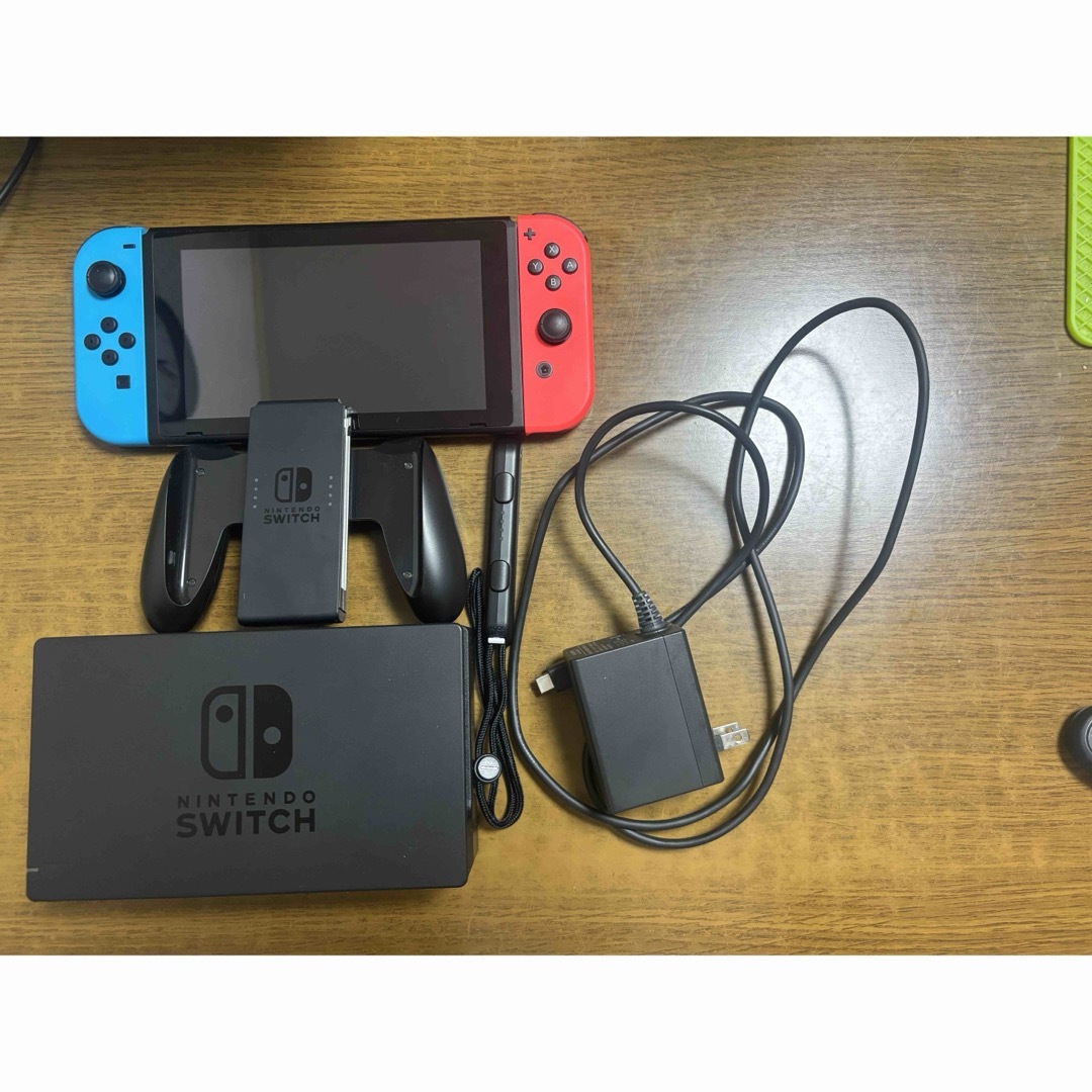 Nintendo Switch(ニンテンドースイッチ)のNintendo Switch ゲーム機本体＋付属品 エンタメ/ホビーのゲームソフト/ゲーム機本体(携帯用ゲーム機本体)の商品写真