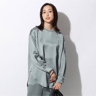 エスエッセンシャルズ(S.ESSENTIALS)のS.ESSENTIALS 38 サテン グレー トップス ブラウス(シャツ/ブラウス(長袖/七分))