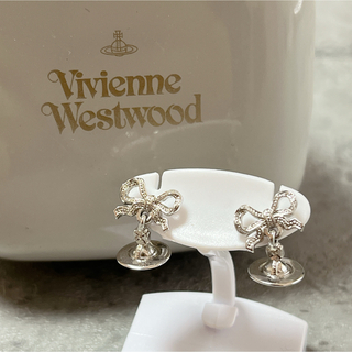 ヴィヴィアンウエストウッド(Vivienne Westwood)の希少 美品 Vivienne westwood リボン オーブ ピアス シルバー(ピアス)