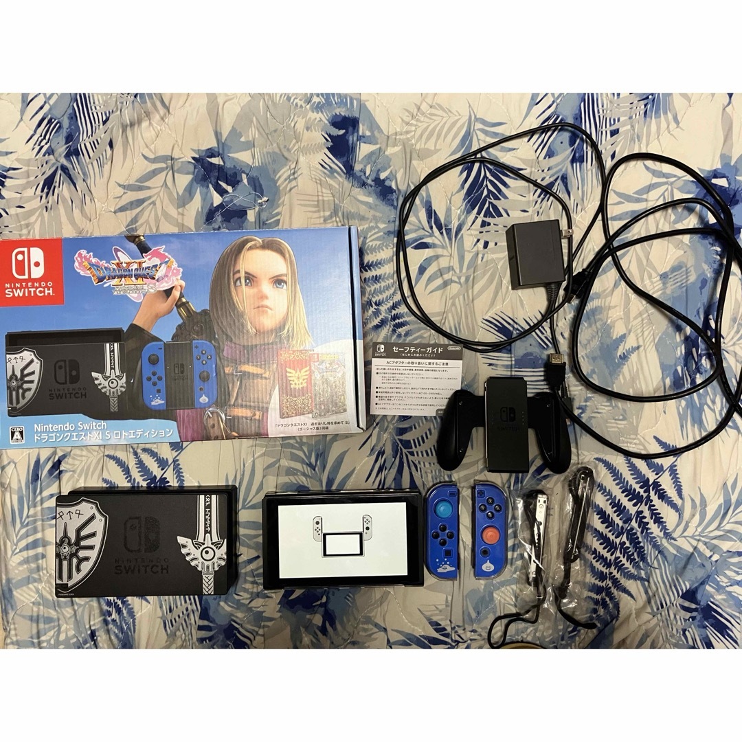 Nintendo Switch(ニンテンドースイッチ)のレアNintendo Switch ロトエディション　クリアケース装備★☆美品◎ エンタメ/ホビーのゲームソフト/ゲーム機本体(家庭用ゲーム機本体)の商品写真