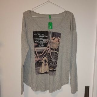 ユナイテッドカラーズオブベネトン(UNITED COLORS OF BENETTON.)の新品！激安！　ベネトン　グレーの長袖Tシャツ(Tシャツ(長袖/七分))