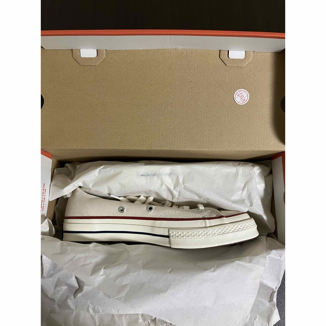 CONVERSE(コンバース)のコンバース チャックテイラー ローカット 生成り 25.5cm CT70未使用 メンズの靴/シューズ(スニーカー)の商品写真