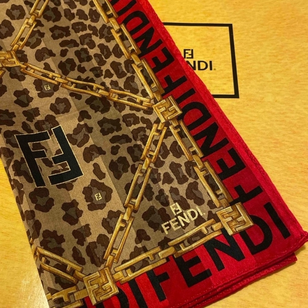 FENDI(フェンディ)の極美　フェンディ ハンカチスカーフ　大判　　定番　レオパード チェーンズッカ  レディースのファッション小物(ハンカチ)の商品写真