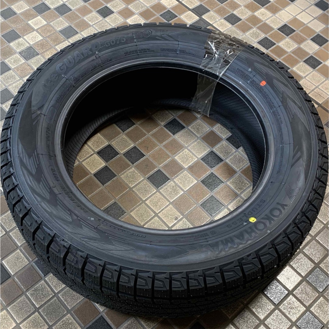 【新品未使用】アイスガード G075 235/60R18 107Q スタッドレスタイヤ