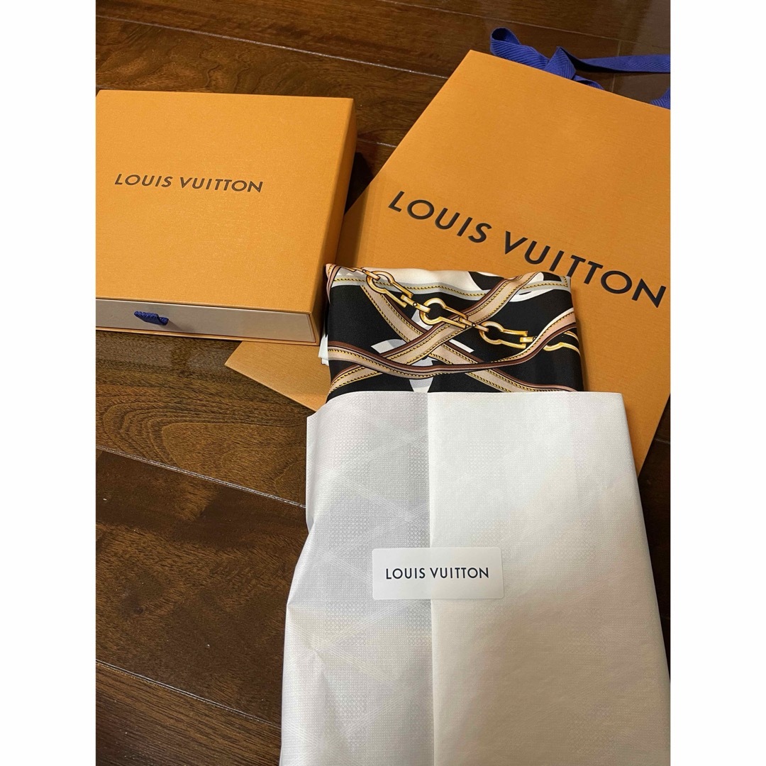 LOUIS VUITTON - 新品未使用 ルイヴィトン カレ90 LOUIS VUITTON - 新品未使用 ルイヴィトン カレ90