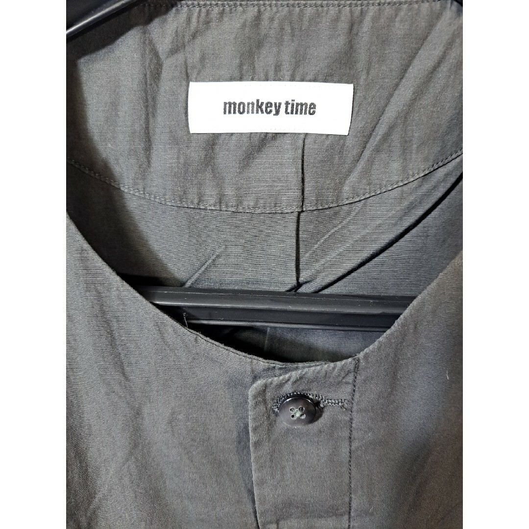 MONKEY TIME（UNITED ARROWS）(モンキータイム)の未使用　２点セット　モンキータイム　ノーカラーシャツ　ポケット　比翼 メンズのトップス(シャツ)の商品写真