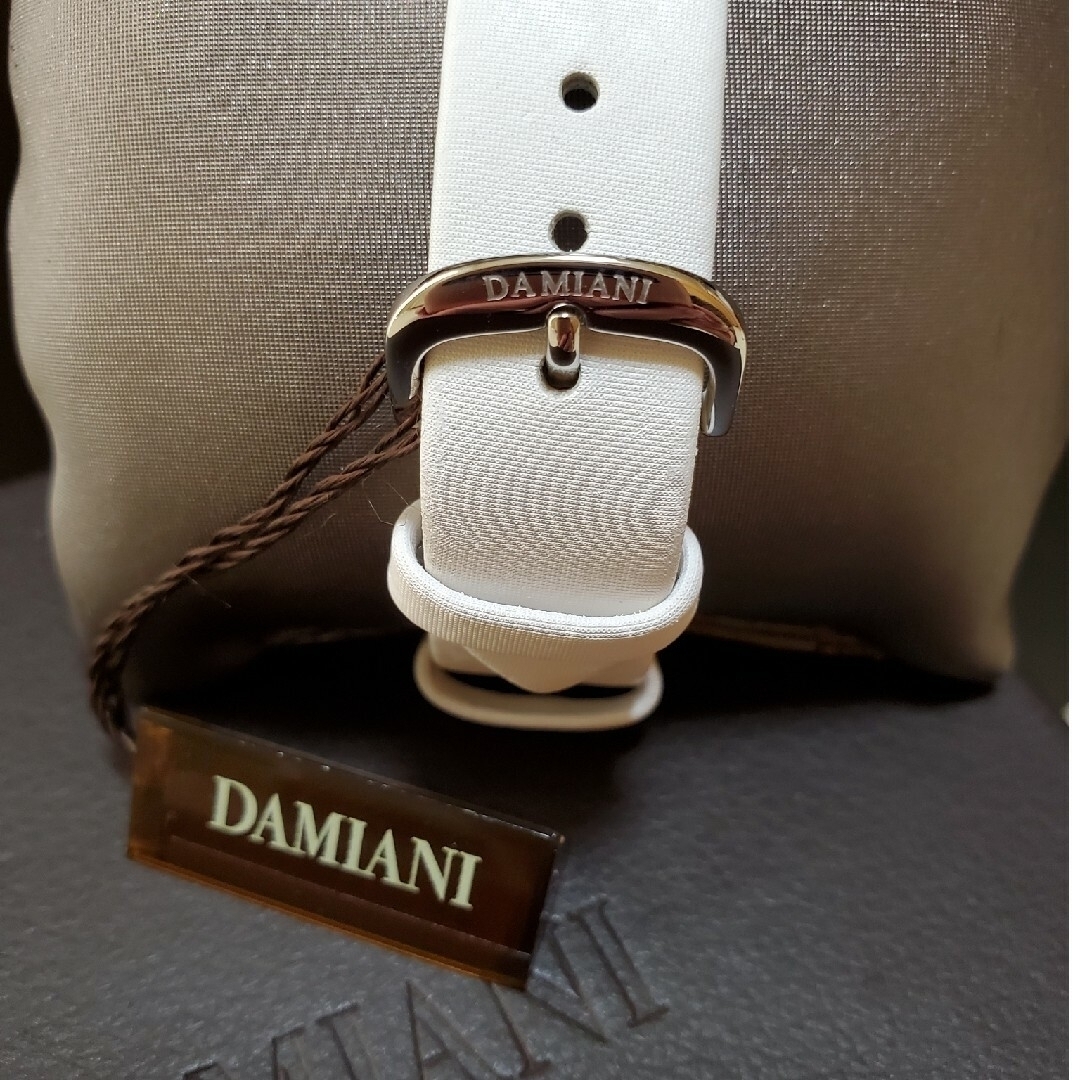 Damiani(ダミアーニ)のDAMIANI 　ベルエポック　ホワイト文字盤 レディースのファッション小物(腕時計)の商品写真