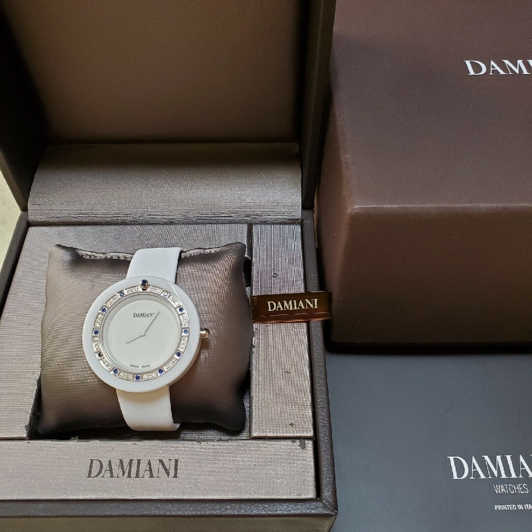 Damiani(ダミアーニ)のDAMIANI 　ベルエポック　ホワイト文字盤 レディースのファッション小物(腕時計)の商品写真