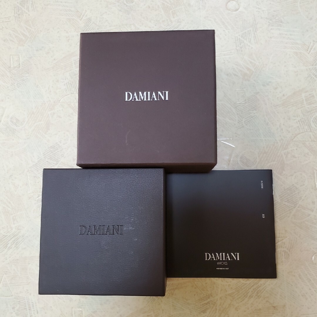 Damiani(ダミアーニ)のDAMIANI 　ベルエポック　ホワイト文字盤 レディースのファッション小物(腕時計)の商品写真