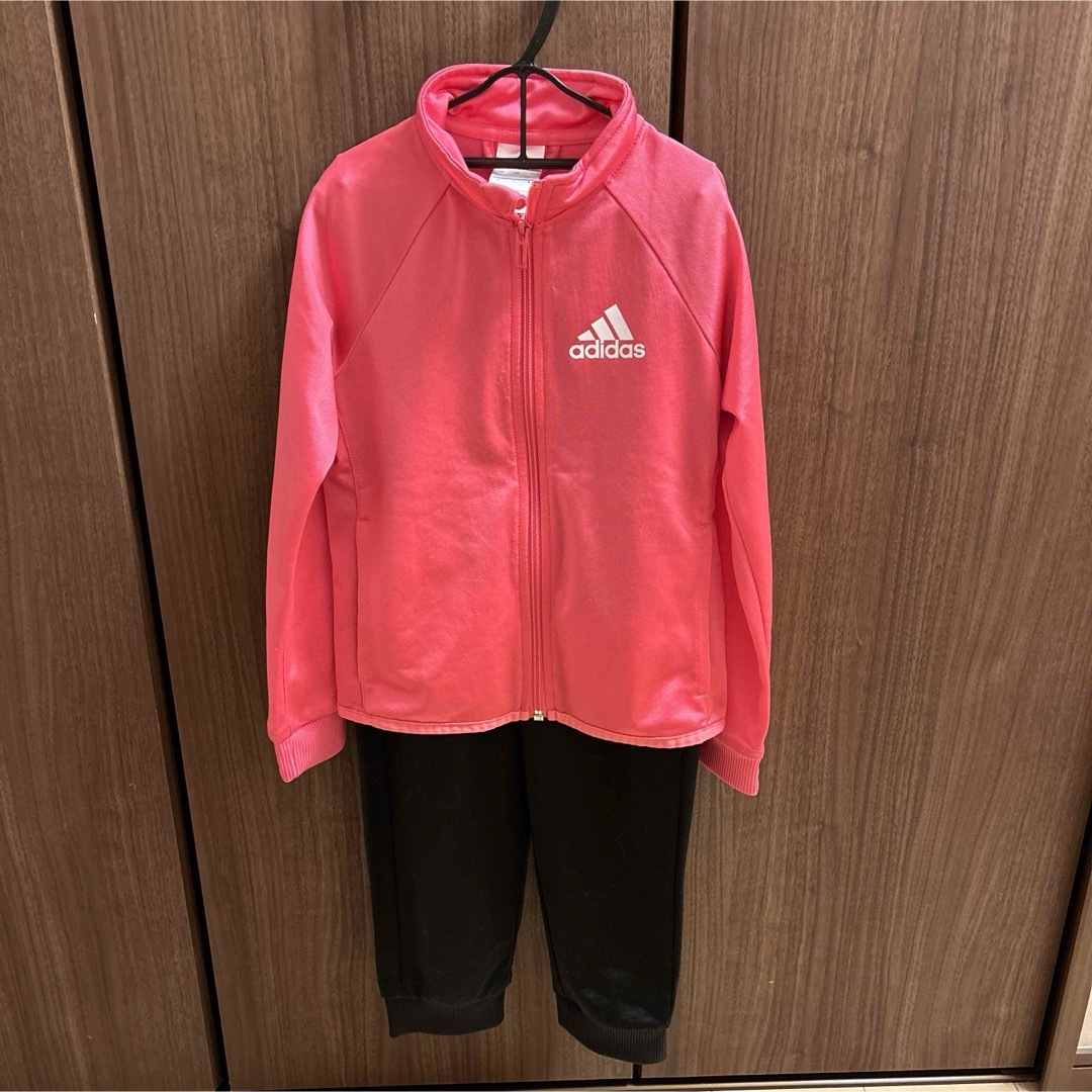 adidas(アディダス)のadidasジャージ上下セット キッズ/ベビー/マタニティのキッズ服女の子用(90cm~)(ジャケット/上着)の商品写真