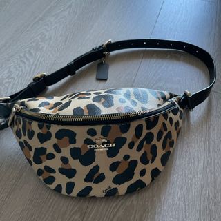 コーチ(COACH) ショルダーバッグ(レディース)（レオパード）の通販 100