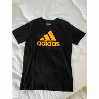 アディダス(adidas)のadidas Tシャツ(Tシャツ/カットソー(半袖/袖なし))