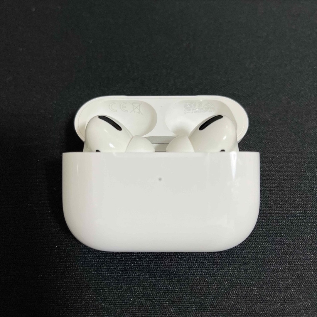 Apple(アップル)のAirPods pro 両耳  AirPods proケース スマホ/家電/カメラのオーディオ機器(ヘッドフォン/イヤフォン)の商品写真