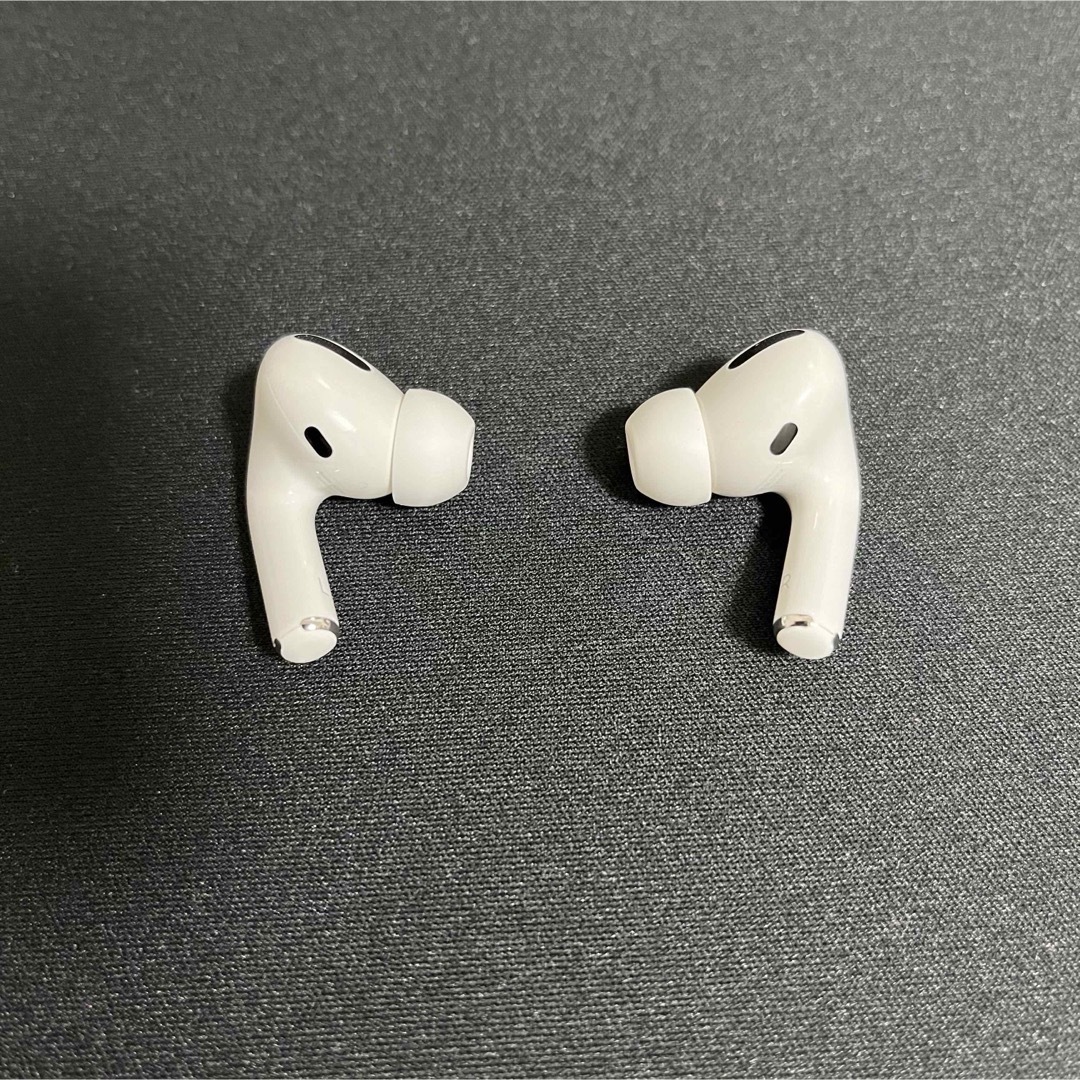 Apple(アップル)のAirPods pro 両耳  AirPods proケース スマホ/家電/カメラのオーディオ機器(ヘッドフォン/イヤフォン)の商品写真