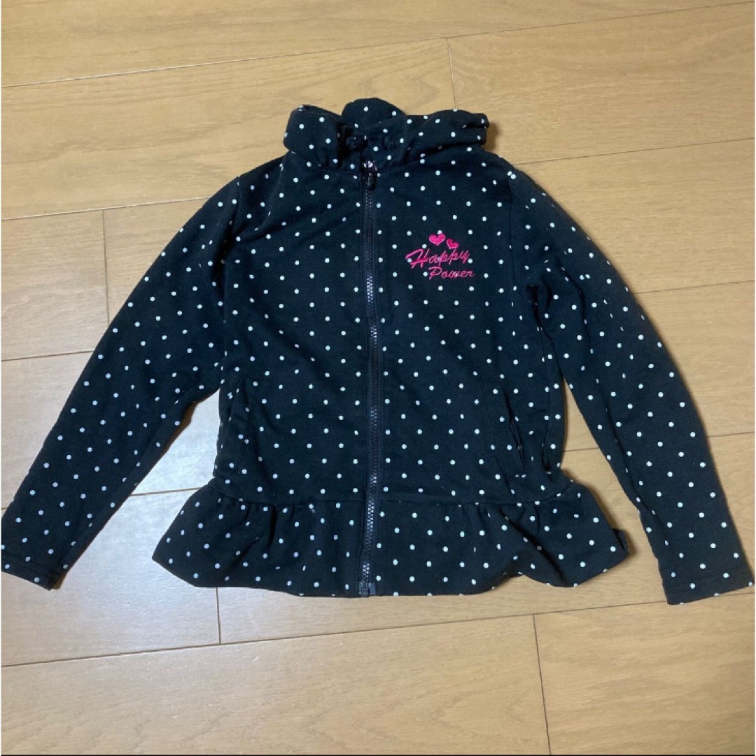 ドット柄　黒　パーカー（フード無し）サイズ130 キッズ/ベビー/マタニティのキッズ服女の子用(90cm~)(ジャケット/上着)の商品写真