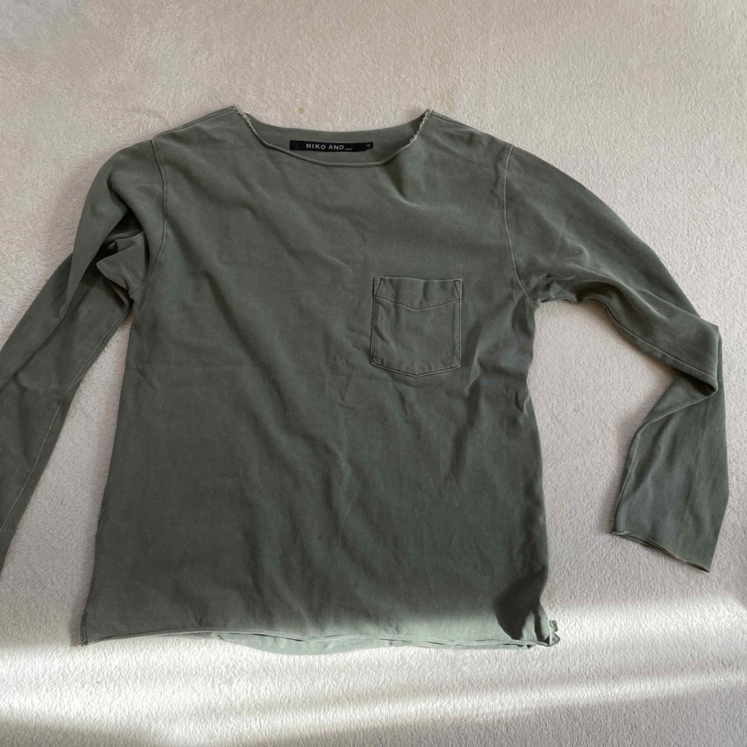 niko and...(ニコアンド)のニコアンド　カーキカットソー　メンズ メンズのトップス(Tシャツ/カットソー(七分/長袖))の商品写真