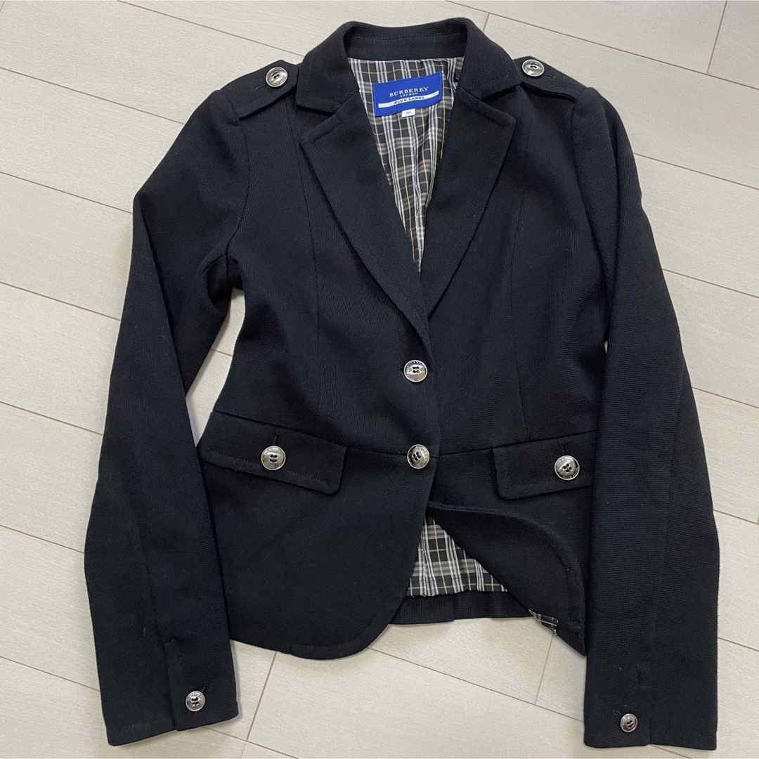 BURBERRY BLUE LABEL(バーバリーブルーレーベル)の美品　バーバリーブルーレーベル　テーラードジャケット　ブレザー　銀ボタン　黒　S レディースのジャケット/アウター(テーラードジャケット)の商品写真