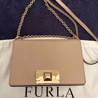 フルラ(Furla)の美品　FULRA チェーンショルダー　ベージュ　フルラ　(ショルダーバッグ)