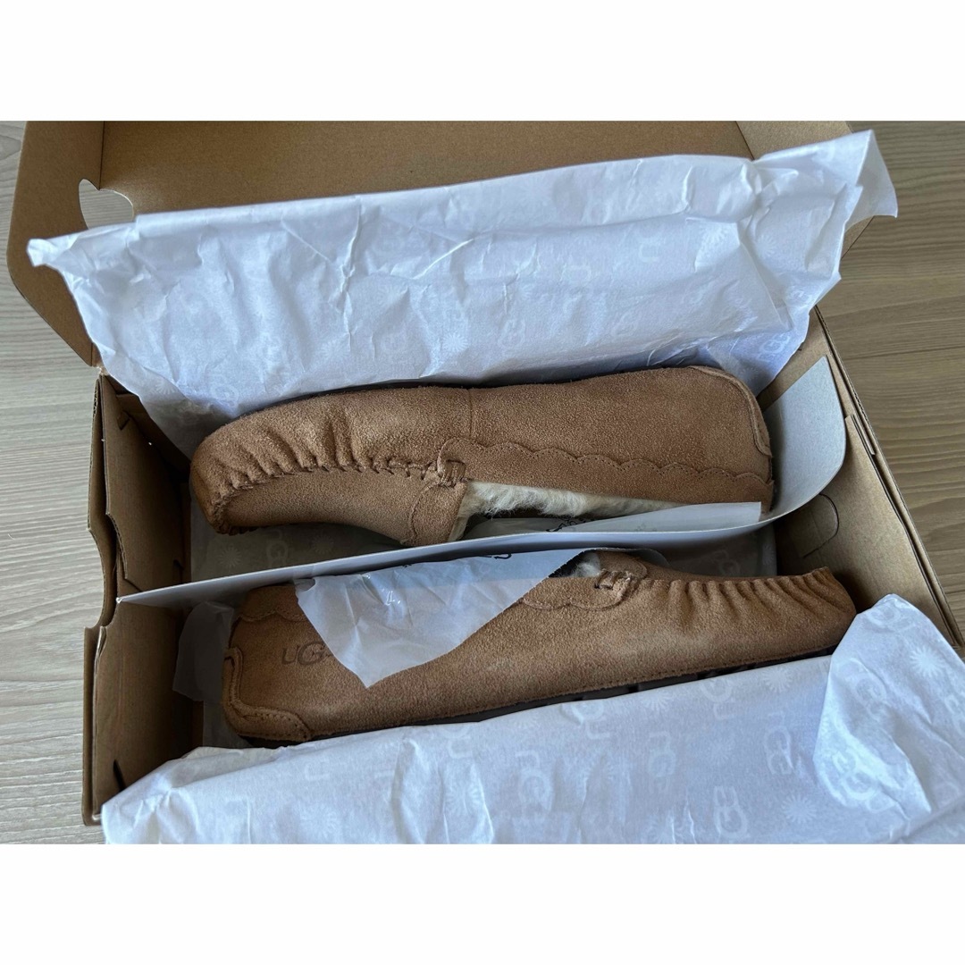 UGG(アグ)の【新品・未使用】ブラウン・UGG 内側ファーのモカシン レディースの靴/シューズ(スリッポン/モカシン)の商品写真