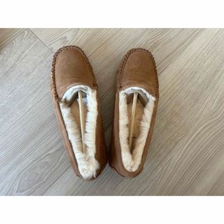 アグ(UGG)の【新品・未使用】ブラウン・UGG 内側ファーのモカシン(スリッポン/モカシン)