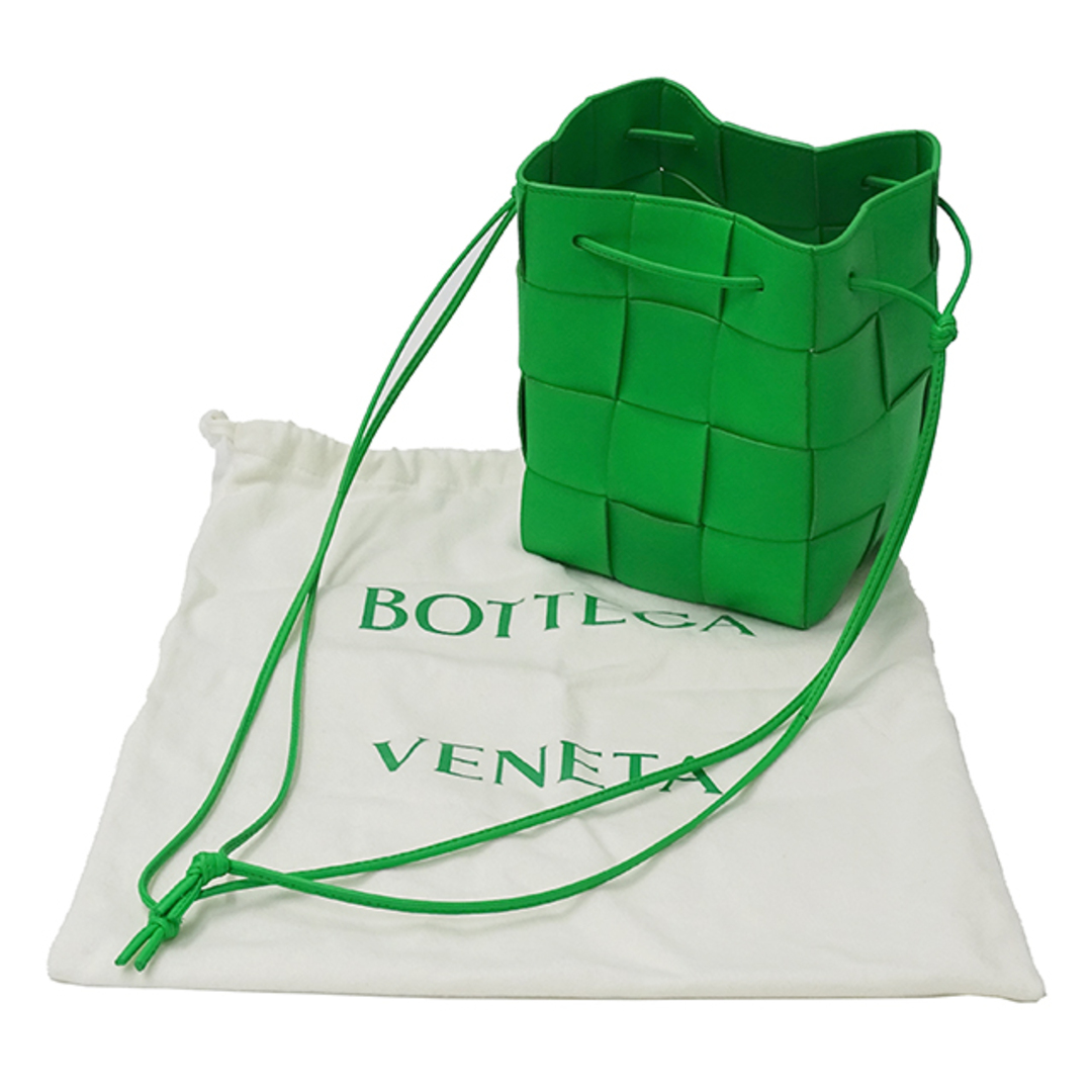 Bottega Veneta(ボッテガヴェネタ)のボッテガ・ヴェネタ BOTTEGAVENETA バッグ レディース ブランド カセット ショルダーバッグ スモール クロスボディ バケットバッグ パラキート グリーン 小さめ 緑 巾着 【中古】 レディースのバッグ(ショルダーバッグ)の商品写真