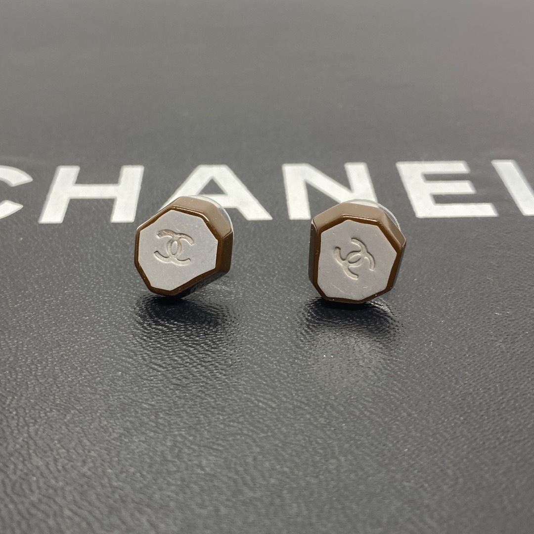 CHANEL(シャネル)の［正規品］CHANEL ココボタン ピアス レディースのアクセサリー(ピアス)の商品写真