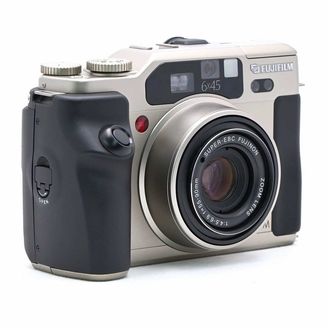 富士フイルム(フジフイルム)のFUJIFILM GA645Zi Professional シルバー スマホ/家電/カメラのカメラ(フィルムカメラ)の商品写真